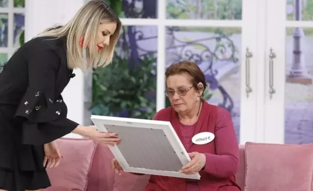 Babasını Arayan Bayan, 60 Yıllık Hasretini Canlı Yayında Giderdi!