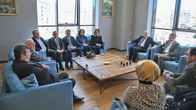 AK Parti'den Başkan Işık'a Tebrik Ziyareti AK Parti'den Başkan Işık'a Tebrik Ziyareti