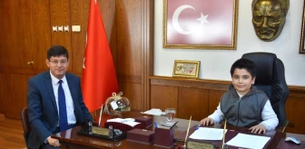 Başkan Özcan, Koltuğu Ferhat'a Devretti