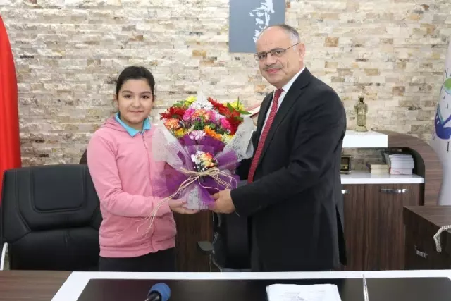 Başkan Öztürk 23 Nisan'da Öğrencileri Kabul Etti