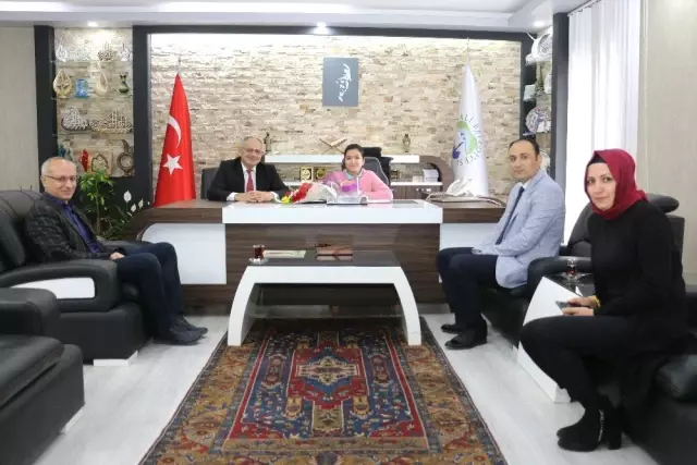 Başkan Öztürk 23 Nisan'da Öğrencileri Kabul Etti