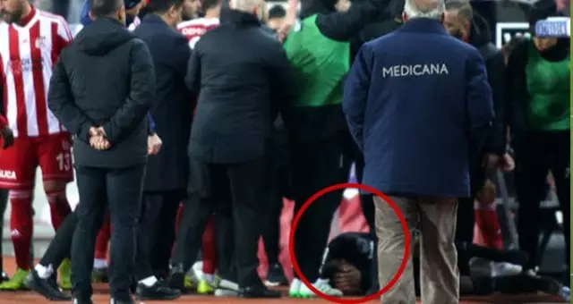 Sivas'ta Burak Yılmaz'ın Kafasına Yabancı Madde Atıldı Sivas'ta Burak Yılmaz'ın Kafasına Yabancı Madde Atıldı