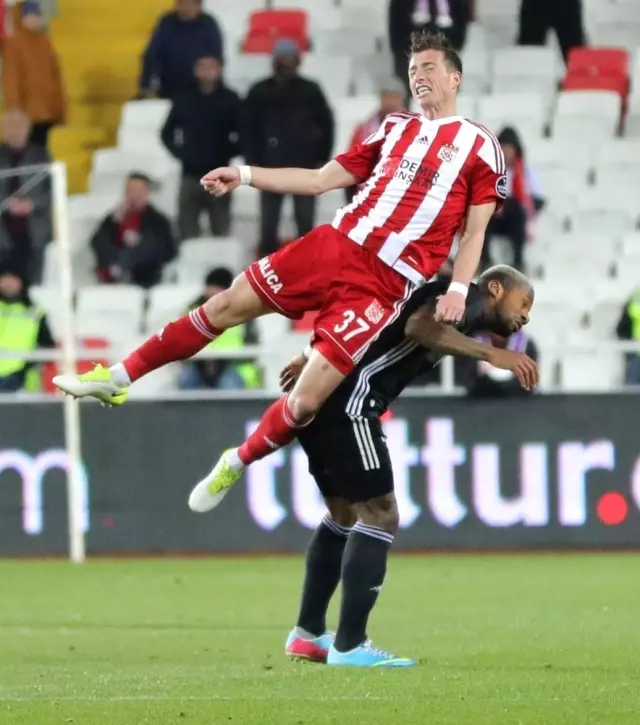 Spor Toto Süper Lig: Dg Sivasspor: 1 - Beşiktaş: 2 (Maç Sonucu) Spor Toto Süper Lig: Dg Sivasspor: 1 - Beşiktaş: 2 (Maç Sonucu)