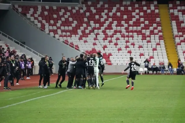 Spor Toto Süper Lig: Dg Sivasspor: 1 - Beşiktaş: 2 (Maç Sonucu) Spor Toto Süper Lig: Dg Sivasspor: 1 - Beşiktaş: 2 (Maç Sonucu)