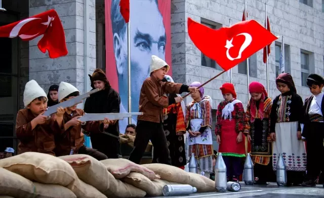 23 Nisan Ulusal Egemenlik ve Çocuk Bayramı Kutlanıyor 23 Nisan Ulusal Egemenlik ve Çocuk Bayramı Kutlanıyor