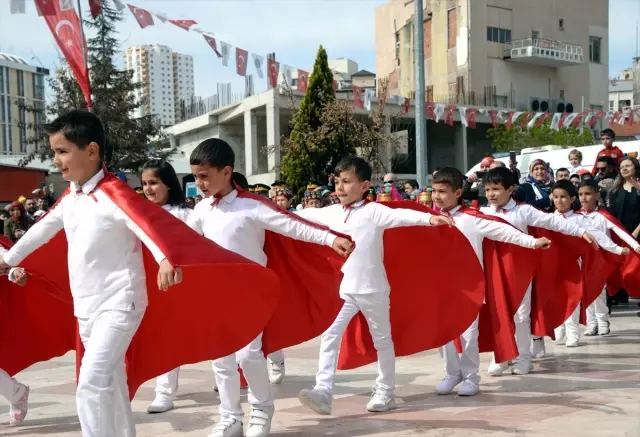 23 Nisan Ulusal Egemenlik ve Çocuk Bayramı Kutlanıyor 23 Nisan Ulusal Egemenlik ve Çocuk Bayramı Kutlanıyor