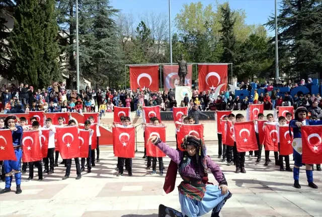 23 Nisan Ulusal Egemenlik ve Çocuk Bayramı Kutlanıyor 23 Nisan Ulusal Egemenlik ve Çocuk Bayramı Kutlanıyor