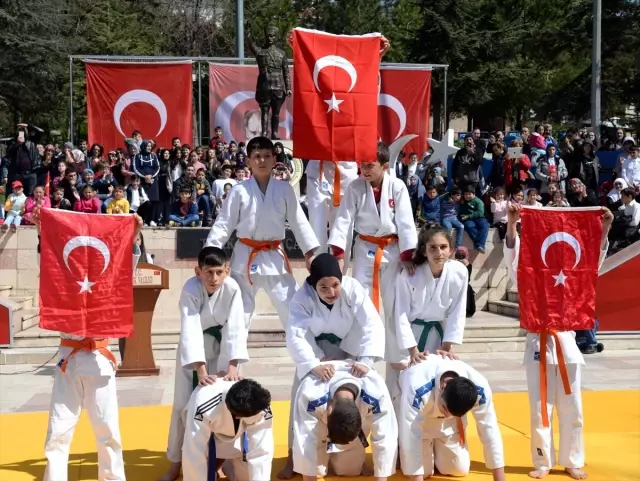 23 Nisan Ulusal Egemenlik ve Çocuk Bayramı Kutlanıyor 23 Nisan Ulusal Egemenlik ve Çocuk Bayramı Kutlanıyor
