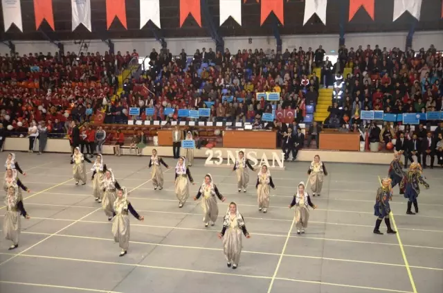 23 Nisan Ulusal Egemenlik ve Çocuk Bayramı Kutlanıyor 23 Nisan Ulusal Egemenlik ve Çocuk Bayramı Kutlanıyor