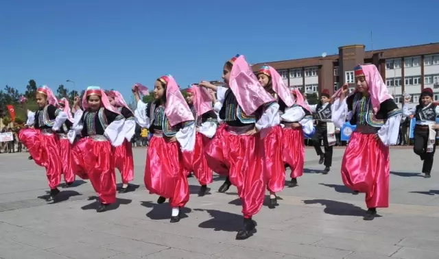 Bafra'da 23 Nisan Coşkusu Bafra'da 23 Nisan Coşkusu
