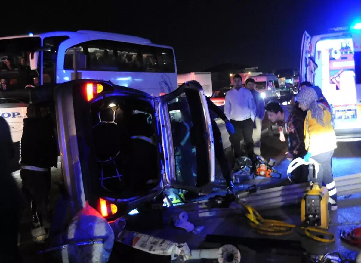 Kocaeli'de Trafik Kazası: 4 Yaralı