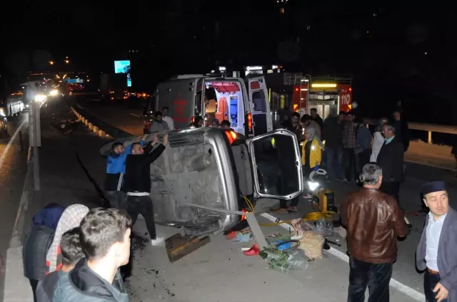 Kocaeli'de Trafik Kazası: 4 Yaralı Kocaeli'de Trafik Kazası: 4 Yaralı