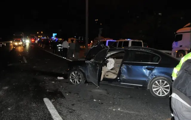 Kocaeli'de Trafik Kazası: 4 Yaralı Kocaeli'de Trafik Kazası: 4 Yaralı