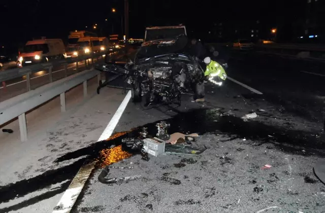 Kocaeli'de Trafik Kazası: 4 Yaralı Kocaeli'de Trafik Kazası: 4 Yaralı