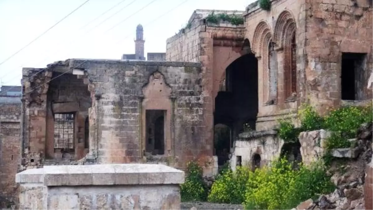 Mardin'in Bakımsız Tarihi Yapıları Yağmurla Yıkıldı
