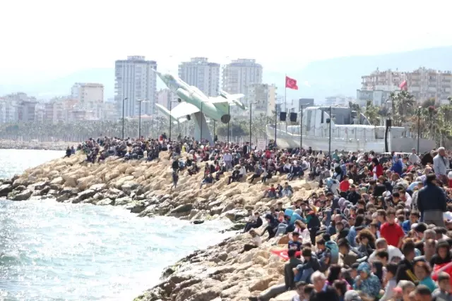 Solotürk Mersin'de Nefesleri Kesti Solotürk Mersin'de Nefesleri Kesti