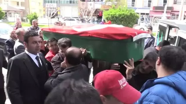 Sri Lanka'da Hayatını Kaybeden 2 Türk Vatandaşının Cenazesi Sri Lanka'da Hayatını Kaybeden 2 Türk Vatandaşının Cenazesi