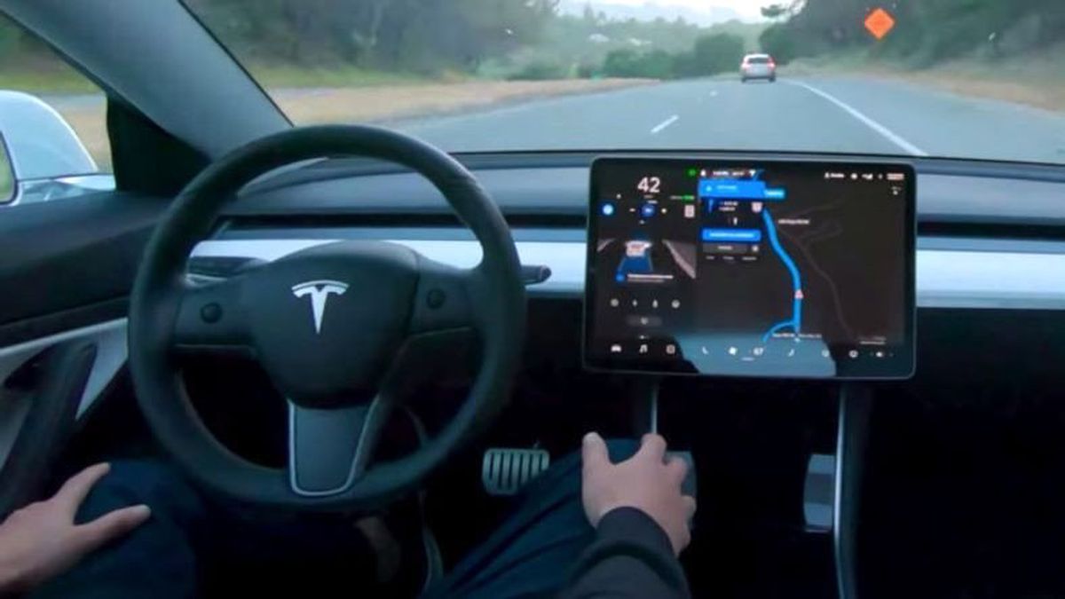 Tesla'dan Otopilot Grafikleriyle Yeni Otonom Araç Demosu (Video)