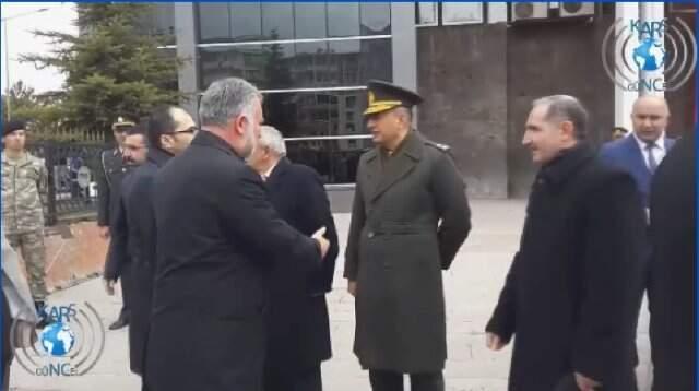Tuğgeneral Özgür Nuhut, HDP'li Belediye Başkanı ile Tokalaşmadı!