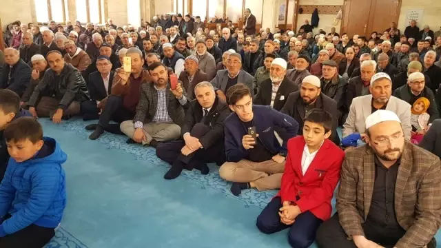 Yıkılıp Yeniden Yapılan Cami İbadete Açıldı Yıkılıp Yeniden Yapılan Cami İbadete Açıldı