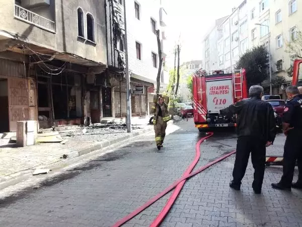 Bahçelievler'de Koltuk Döşeme Atölyesi Alev Alev Yandı Bahçelievler'de Koltuk Döşeme Atölyesi Alev Alev Yandı