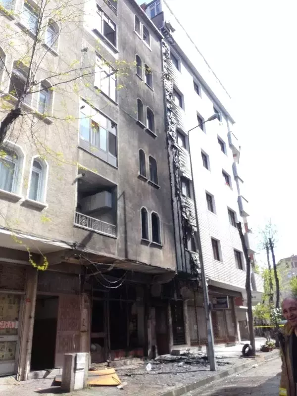 Bahçelievler'de Koltuk Döşeme Atölyesi Alev Alev Yandı Bahçelievler'de Koltuk Döşeme Atölyesi Alev Alev Yandı