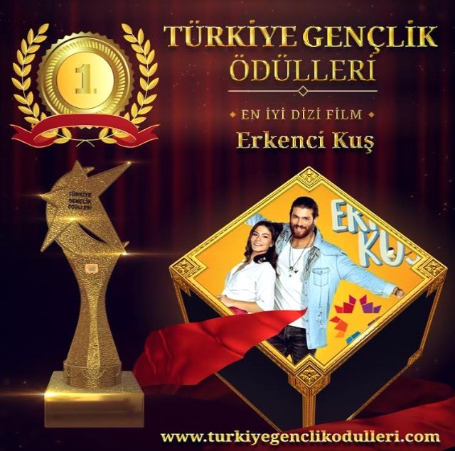 Erkenci Kuş Dizisinin Başrol Oyuncuları, Türkiye Gençlik Ödülleri'ne Damga Vurdu