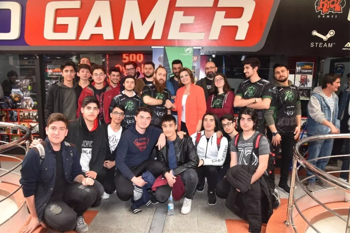 İzmit'te League Of Legends Turnuvasına Yoğun İlgi