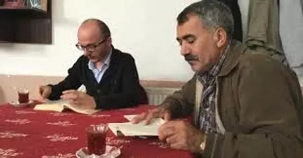 Kahvede 1 Saat Kitap Okuyana, Çay Ücretsiz Kahvede 1 Saat Kitap Okuyana, Çay Ücretsiz