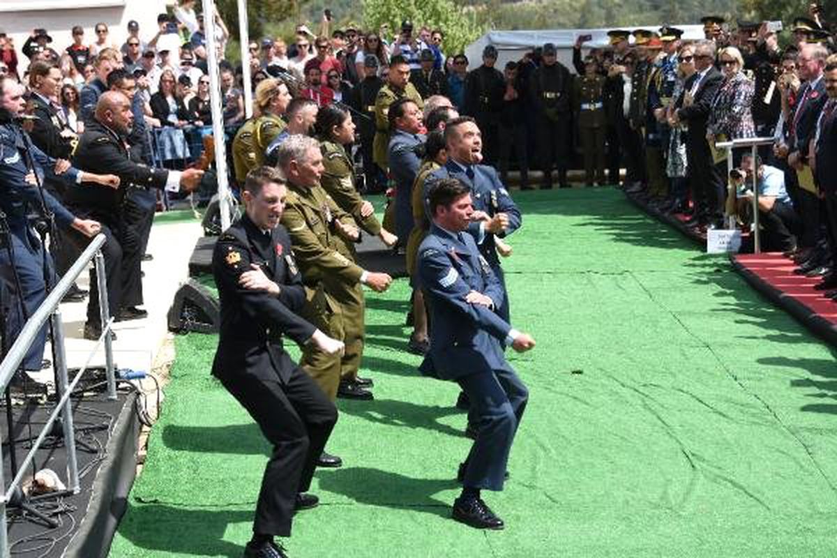 Anzaklar, Şafak Ayini'nde Atalarını Andı (3)