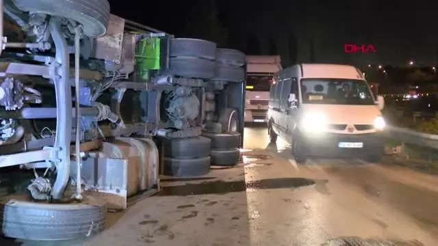 Bursa'da Devrilen Kamyonun Altında Kalan Sürücü Hayatı Kaybetti Bursa'da Devrilen Kamyonun Altında Kalan Sürücü Hayatı Kaybetti