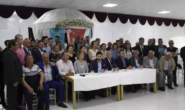 İzmir'de, İyi Parti Kurucu Üyelerinden Akşener'e 'Kurultay' Çağrısı