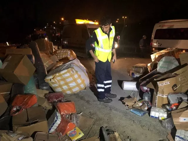 Kontrolden Çıkan Oyuncak Yüklü Tır Devrildi: 1 Ölü Kontrolden Çıkan Oyuncak Yüklü Tır Devrildi: 1 Ölü