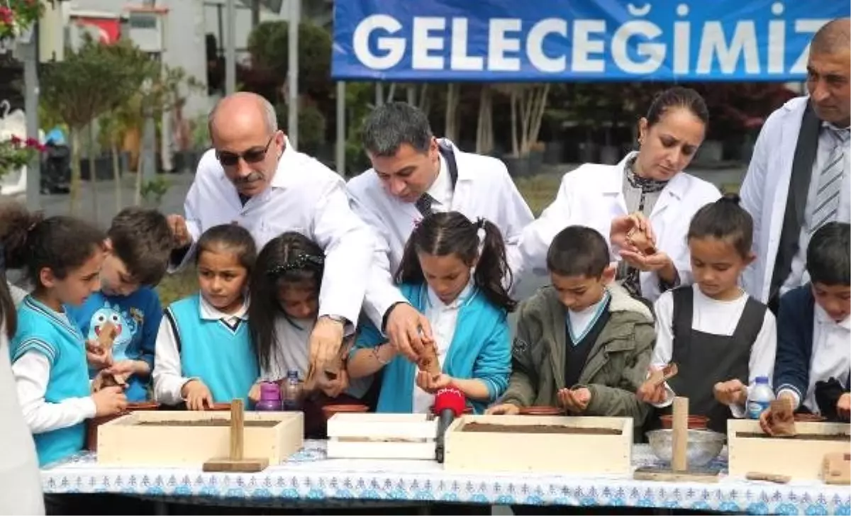 Sıfır Atık Projesi'nde Üretilen Gübreyle Tohum Ektiler
