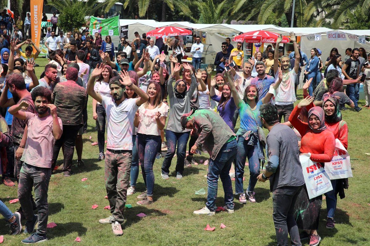 Adana'da 'Color Fest' Etkinliği