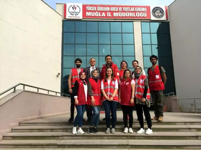 Kızılay'dan Üniversite Öğrencilerine Giyim Yardımı