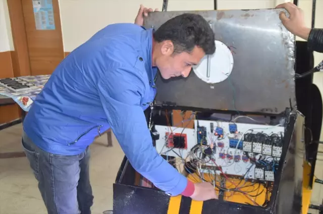 Liseli Öğrenciler Güneş Enerjisi ile Çalışan 'Eleşkit'İ Tanıttı Liseli Öğrenciler Güneş Enerjisi ile Çalışan 'Eleşkit'İ Tanıttı