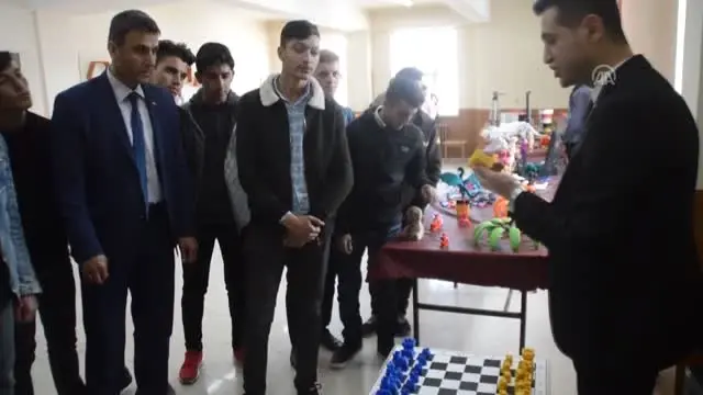 Liseli Öğrenciler Güneş Enerjisi ile Çalışan 'Eleşkit'İ Tanıttı Liseli Öğrenciler Güneş Enerjisi ile Çalışan 'Eleşkit'İ Tanıttı