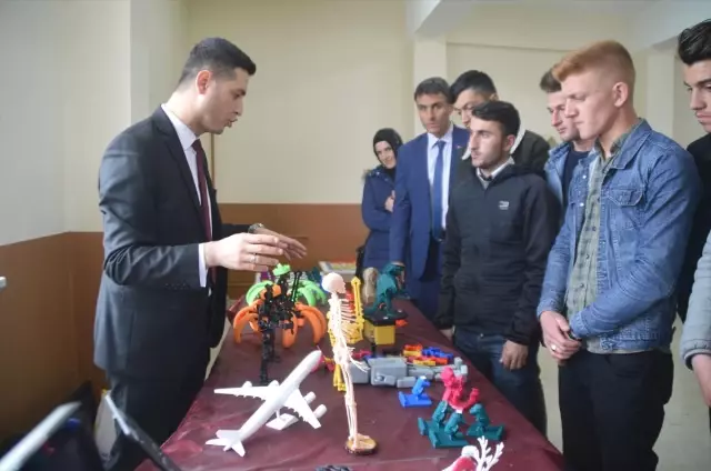 Liseli Öğrenciler Güneş Enerjisi ile Çalışan 'Eleşkit'İ Tanıttı Liseli Öğrenciler Güneş Enerjisi ile Çalışan 'Eleşkit'İ Tanıttı