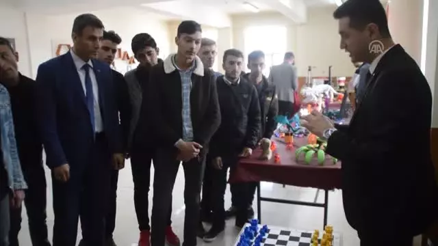 Liseli Öğrenciler Güneş Enerjisi ile Çalışan 'Eleşkit'İ Tanıttı Liseli Öğrenciler Güneş Enerjisi ile Çalışan 'Eleşkit'İ Tanıttı