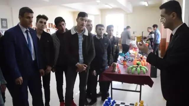 Liseli Öğrenciler Güneş Enerjisi ile Çalışan 'Eleşkit'İ Tanıttı Liseli Öğrenciler Güneş Enerjisi ile Çalışan 'Eleşkit'İ Tanıttı