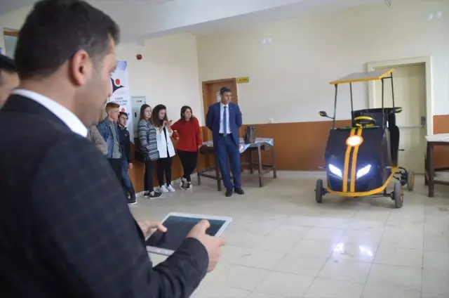 Liseli Öğrenciler Güneş Enerjisi ile Çalışan 'Eleşkit'İ Tanıttı Liseli Öğrenciler Güneş Enerjisi ile Çalışan 'Eleşkit'İ Tanıttı