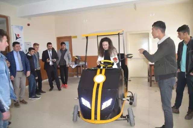 Liseli Öğrenciler Güneş Enerjisi ile Çalışan 'Eleşkit'İ Tanıttı Liseli Öğrenciler Güneş Enerjisi ile Çalışan 'Eleşkit'İ Tanıttı