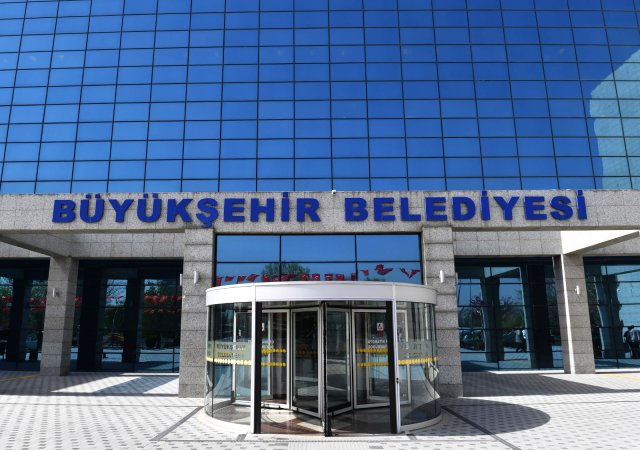 Mansur Yavaş'ın Talimatıyla Ankara Büyükşehir Belediyesi Tabelasına T.C. Eklendi