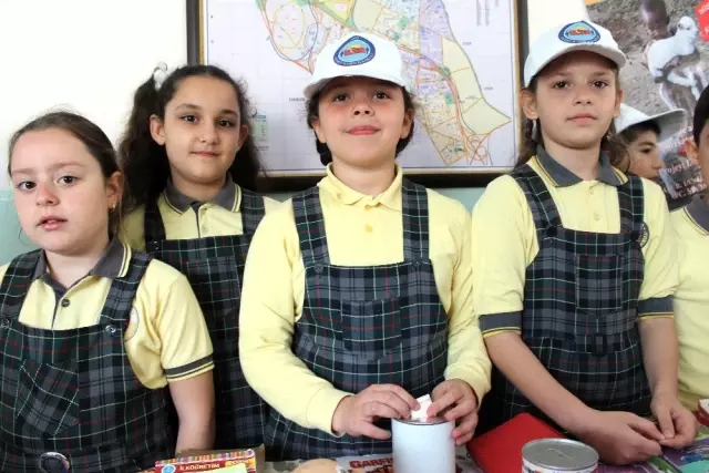 Minik Öğrenciler, Sokak Hayvanları İçin Kermes Düzenledi Minik Öğrenciler, Sokak Hayvanları İçin Kermes Düzenledi