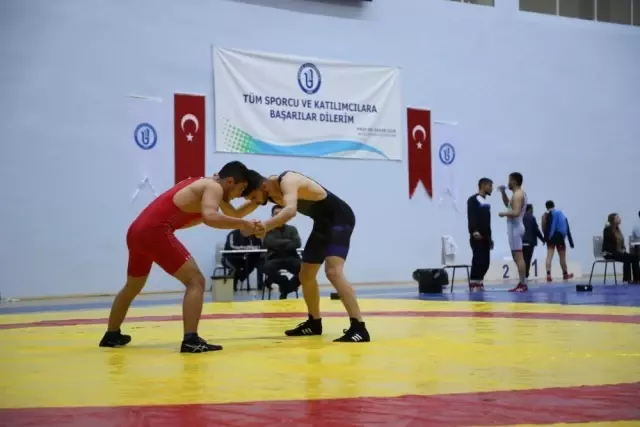 Serbest Güreşte Şampiyonlar Belli Oldu Serbest Güreşte Şampiyonlar Belli Oldu