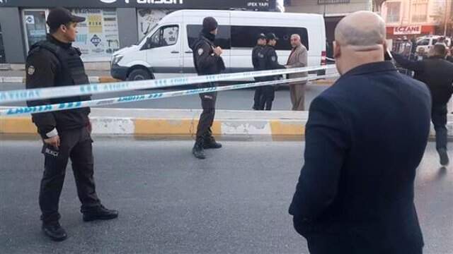 Son Dakika! İstanbul'da Caddede Çatlak Oluştu, Çevredeki Bir Bina Boşaltıldı