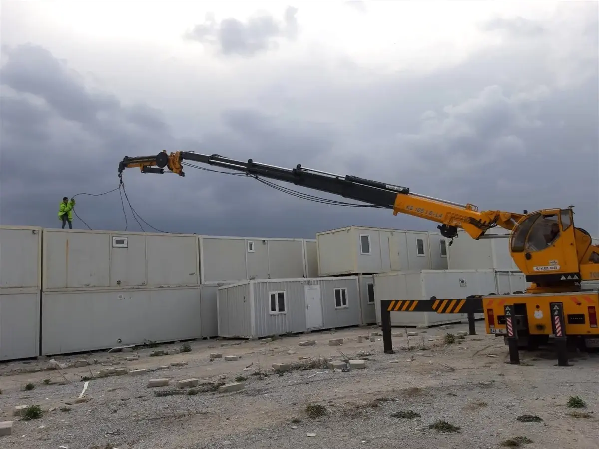 160 Konteyner Depremzedelere Ulaştırılmak Üzere Yola Çıktı