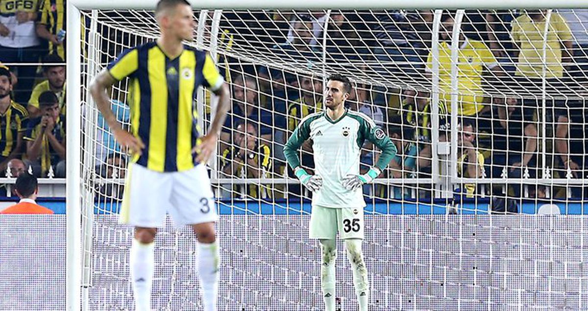 Fenerbahçeli Skrtel, Kasımpaşa Maçında Cezalı Duruma Düştü