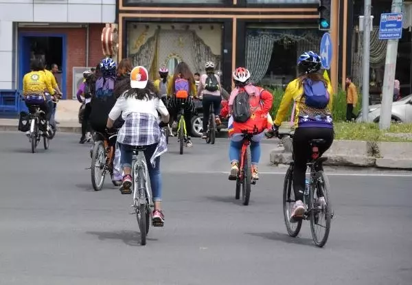 Hatice Hemşire, Protez Bacağıyla 14 Kilometre Pedal Çevirdi